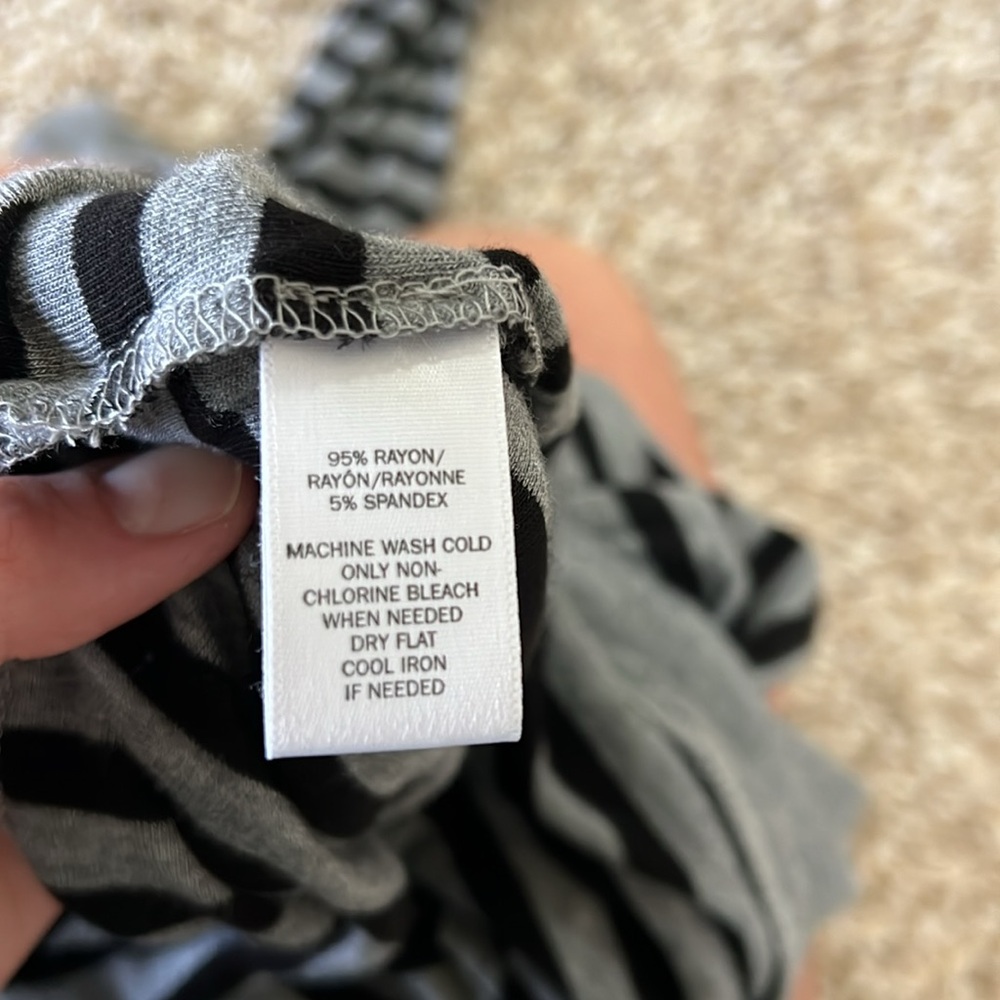 Ann Taylor LOFT Women’s Black and Gray Striped Sweater - Picture 9 of 9